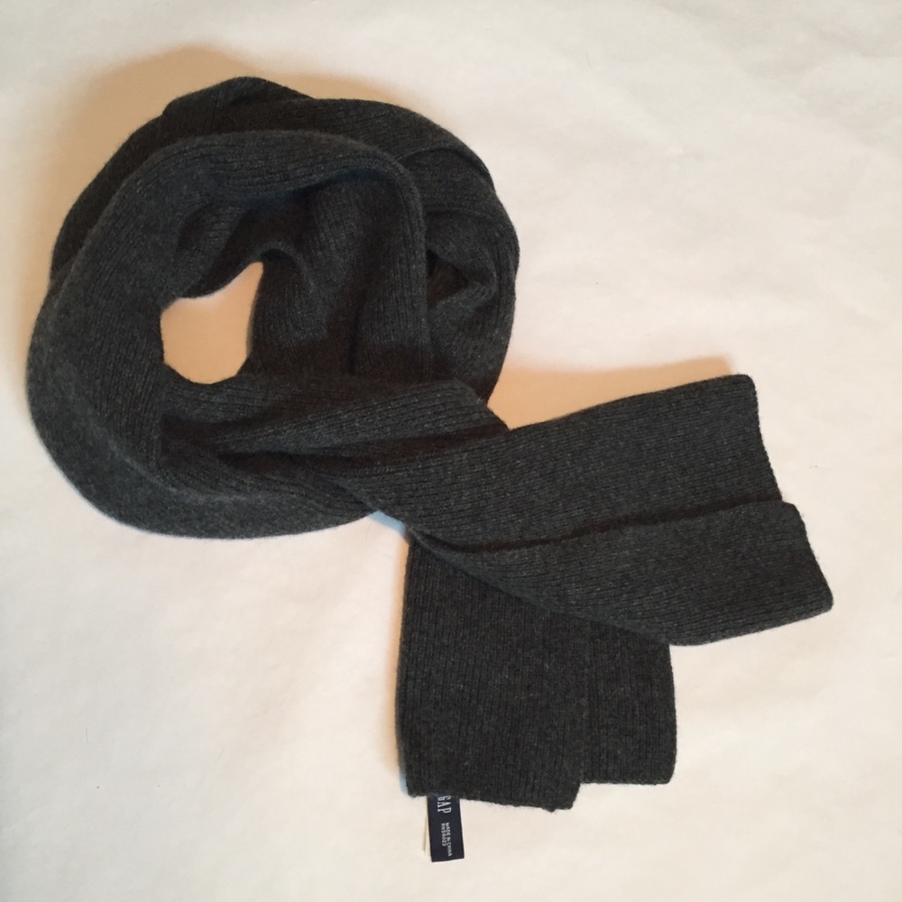 GAP Wool rib knit scarf